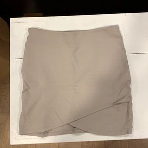 Cute aritzia talula beige skirt